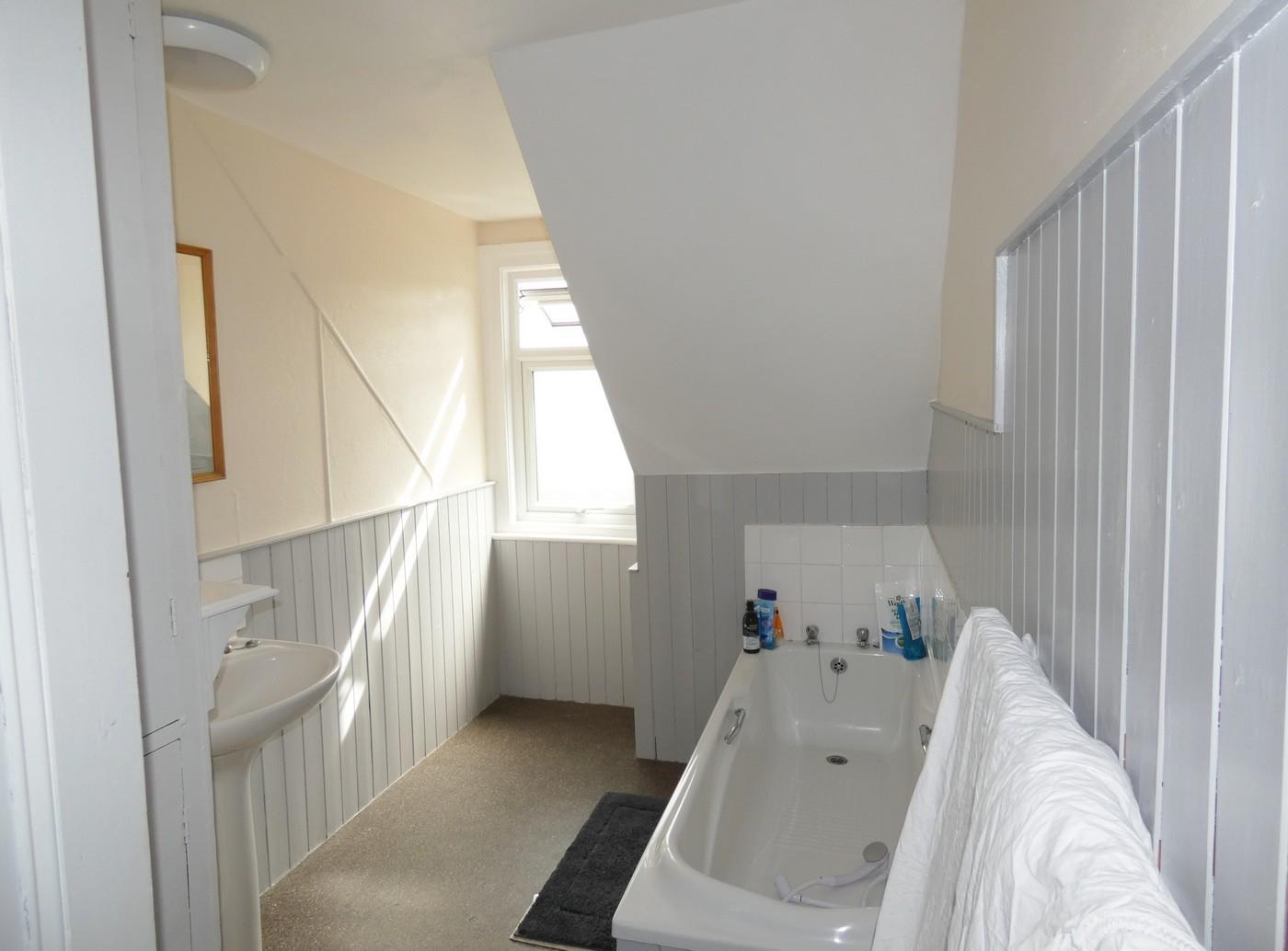 4 Bedroom Apartment. Eversfield Road in Eastbourne, 9